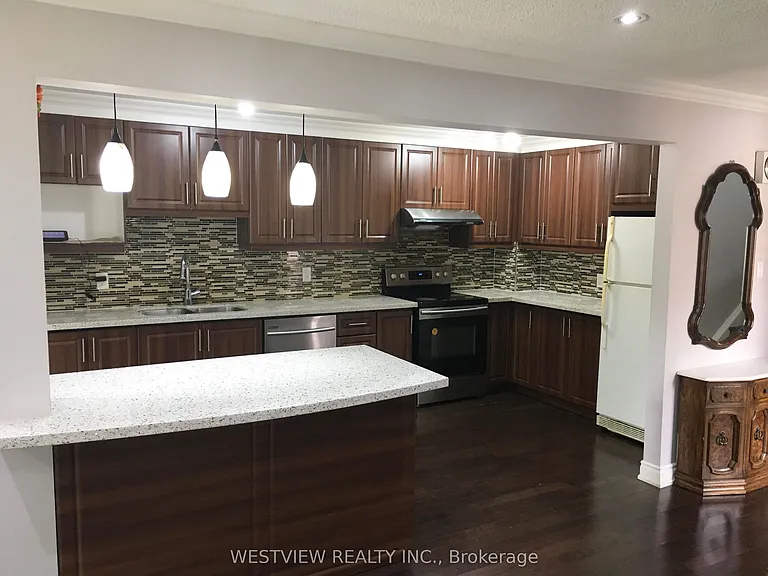 19 Coxworth Cres — Photo 8