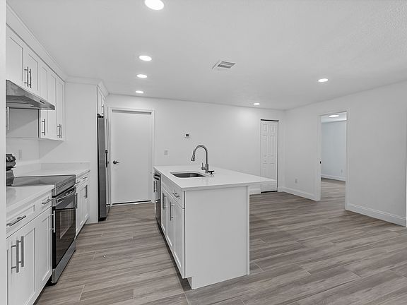5th image of 8201 Riverside Dr NE