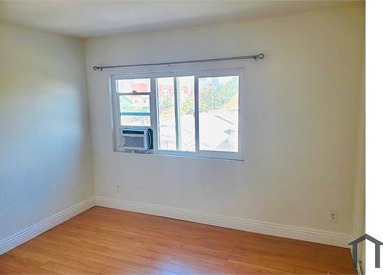 2nd image of 5850 Lexington Ave