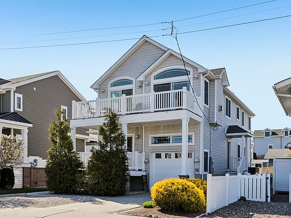 2nd image of 1838 Dune Dr