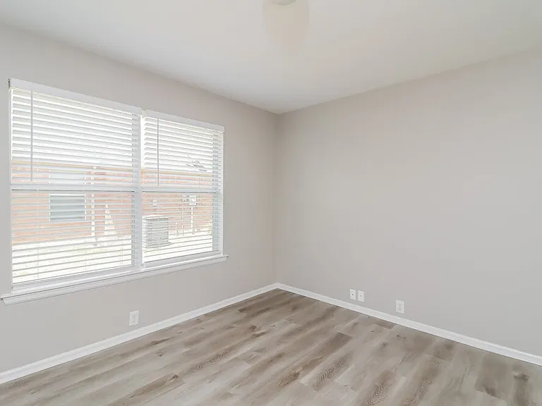 718 Reindeer Dr — Photo 5