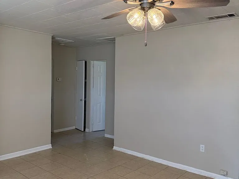 122 Laurel Oak St — Photo 2