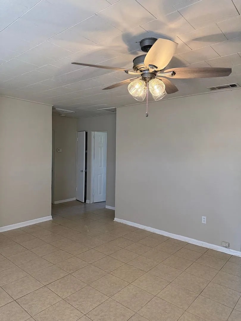 Building Photo - 122 Laurel Oak St