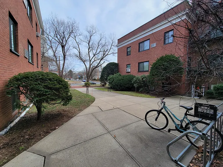 576 Whitney Ave #3E — Photo 7
