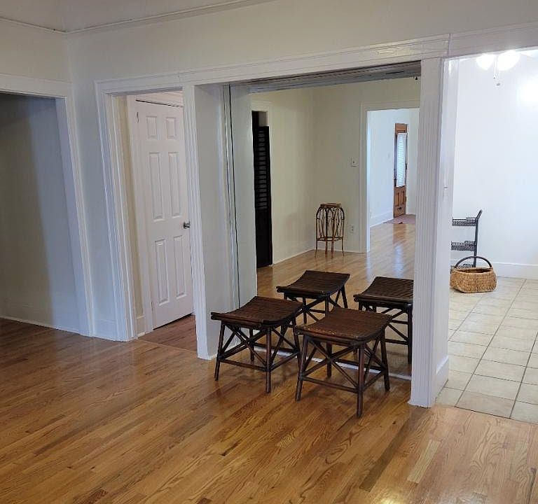 1st image of 4011 W 21st St