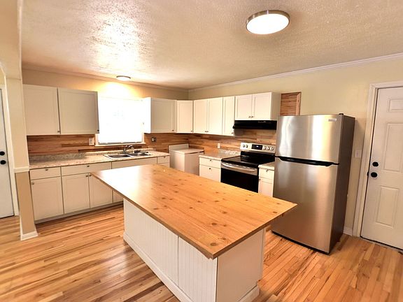 5th image of 1581 Charter Dr