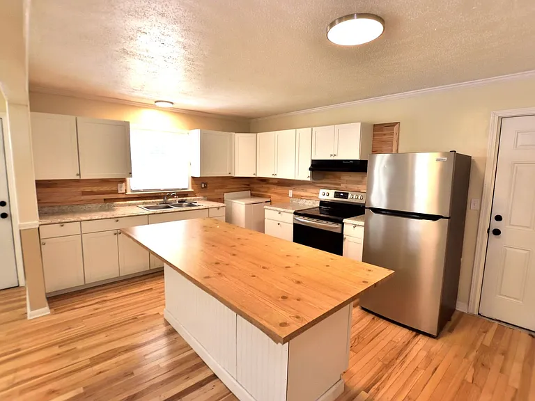 1581 Charter Dr — Photo 5