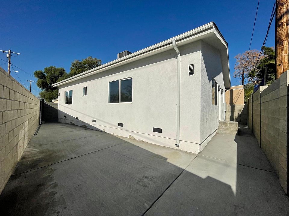 1st image of 9443 Dorrington Ave
