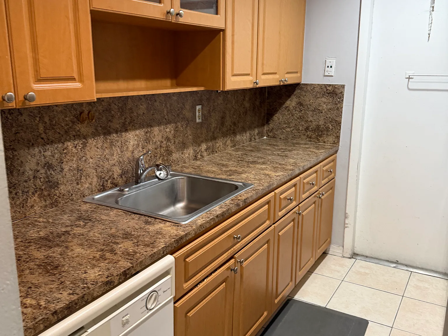 2 bed, 800 sqft, $2,000 — Photo 2