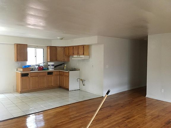 3rd image of 2225 Galilee Ave