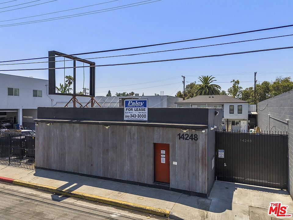 2nd image of 14248 Oxnard St