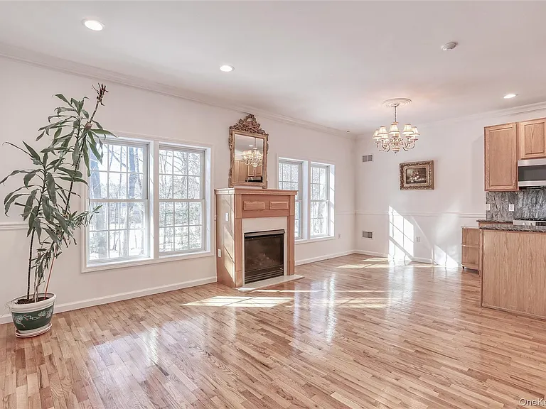 80 Alexander Ct — Photo 10