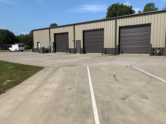 2nd image of 2949 Ashland City Rd