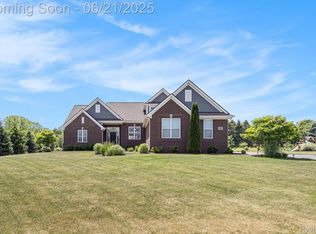 8269 Meadowridge, Clarkston, MI 48348