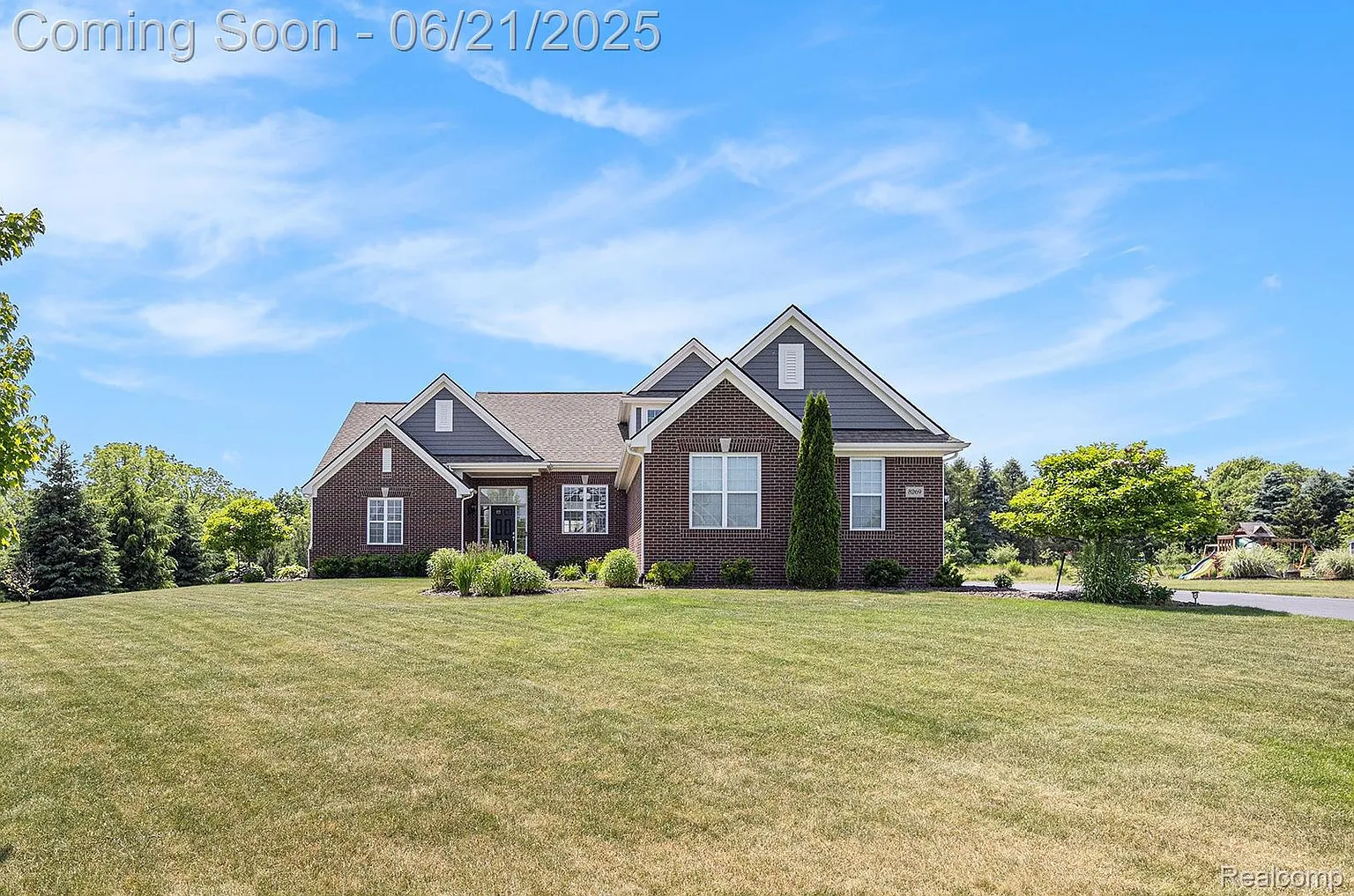 8269 Meadowridge photo 1