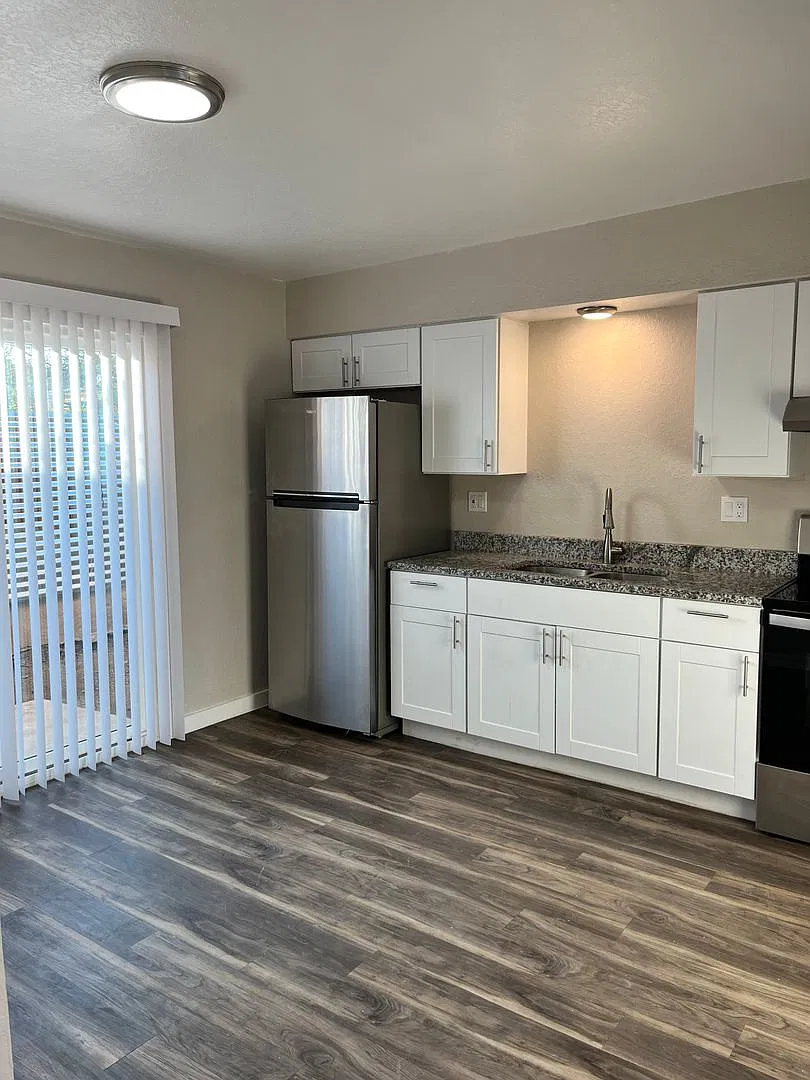 The Devon Apartments — Photo 4