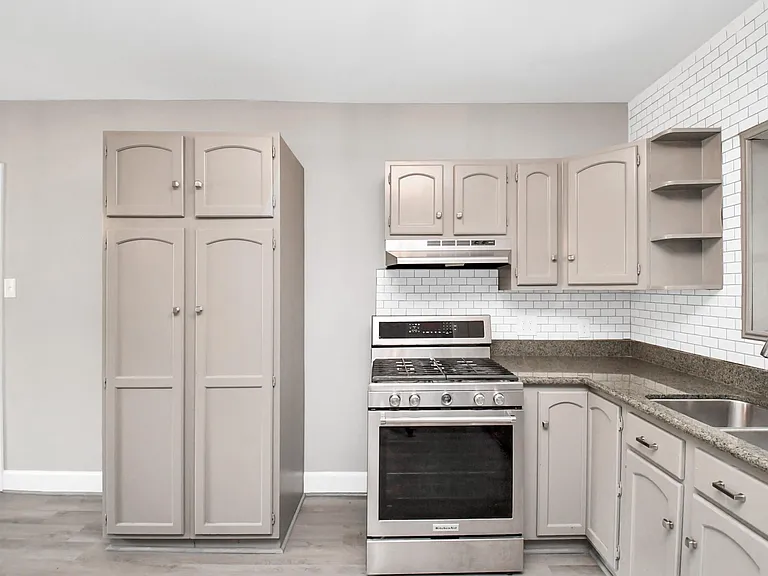 901 N Jones St — Photo 12