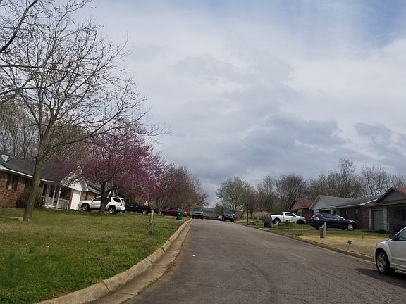 4th image of 607 Twin Oak Dr