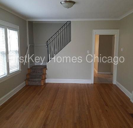 4th image of 5115 W Newport Ave