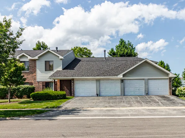 906 Cross Creek Dr #A2, Roselle, IL 60172