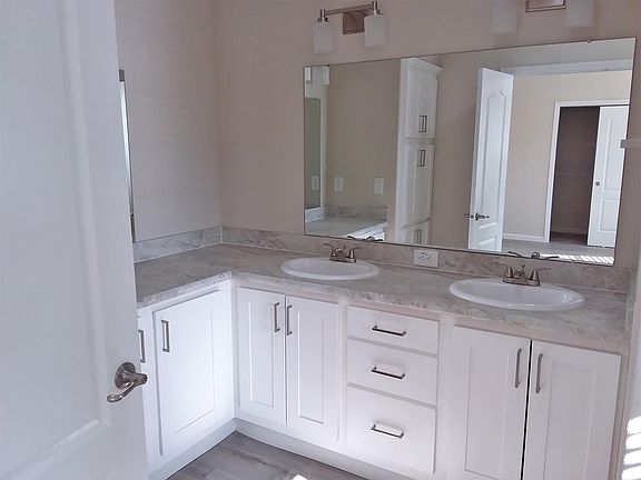 5th image of 3944 Breakwater Dr #113