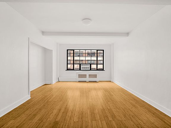 4th image of 310 E 44th St APT 818
