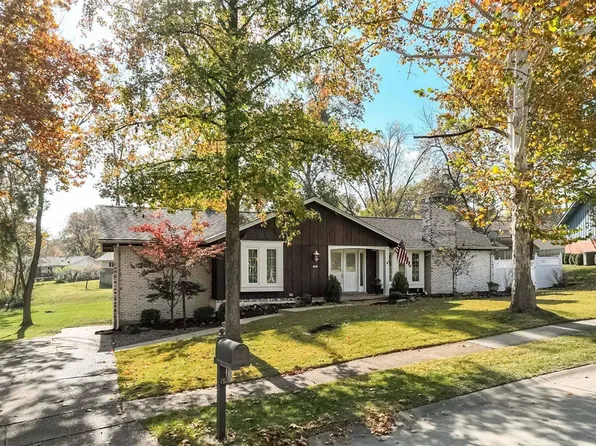 469 Brightspur Ln, Ballwin, MO 63011