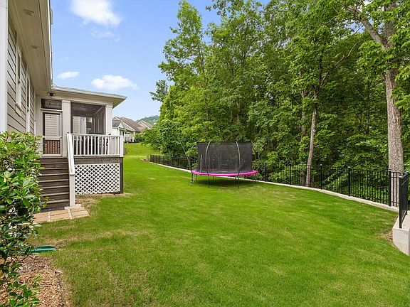 5th image of 826 Blissfield Ct