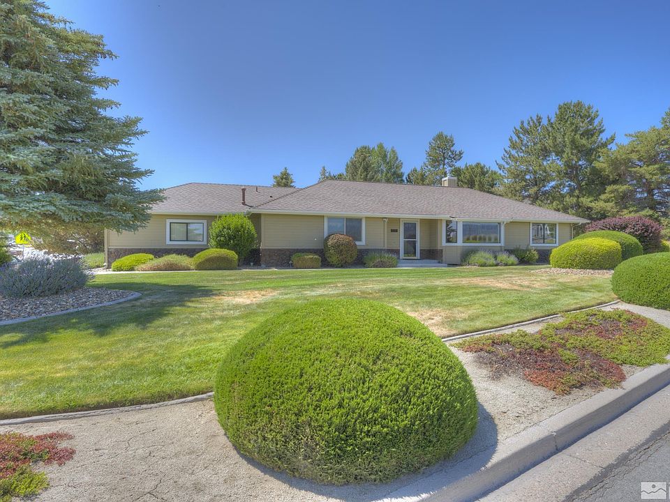 1st image of 120 Parkhill Dr