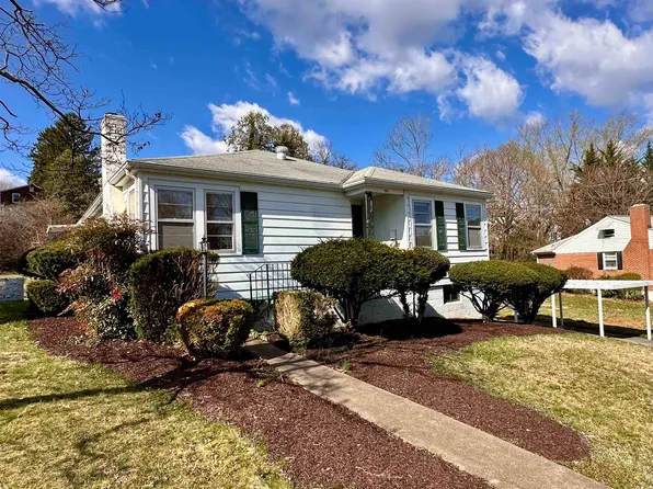 102 Harper Ct, Staunton, VA 24401