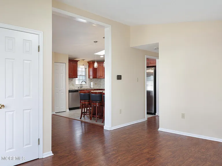 16 Pine Tree Ln — Photo 5