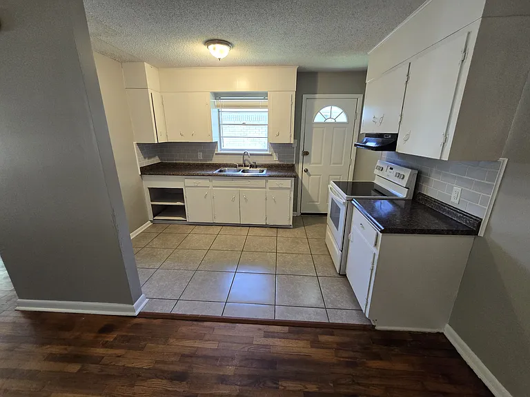 3608 Willow St — Photo 5