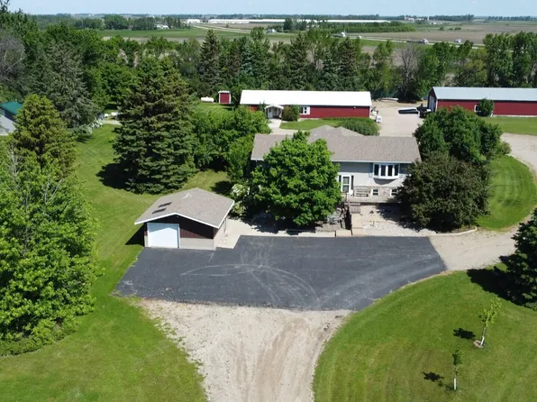 8175 31st St SE, Jamestown, ND 58401