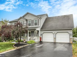 330 Braddock Dr, Etters, PA 17319