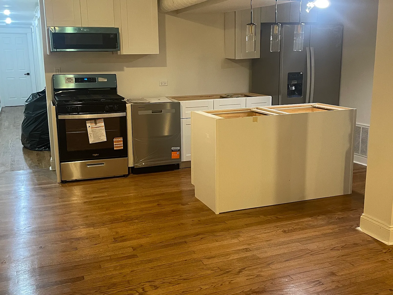 2 bed, 1100 sqft, $2,200 — Photo 3
