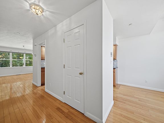 5th image of 35 Coles Way