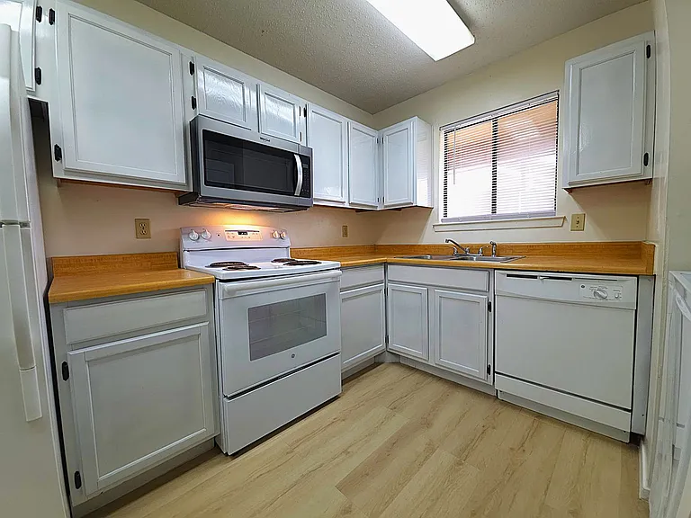 400 W South Town Dr #204 — Photo 3