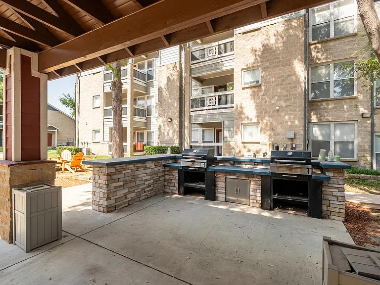 Western Station Apartments — Photo 2
