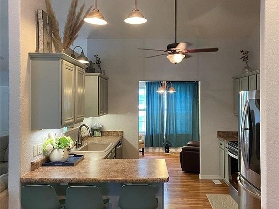4th image of 21 Stoneleigh Ln