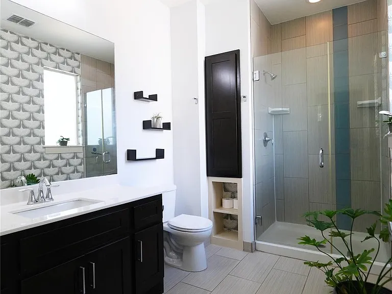 604 Allen St #104 — Photo 11