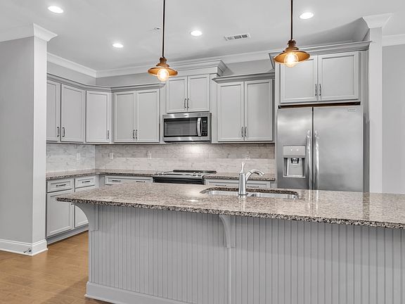 4th image of 2569 Wellesley Square Dr