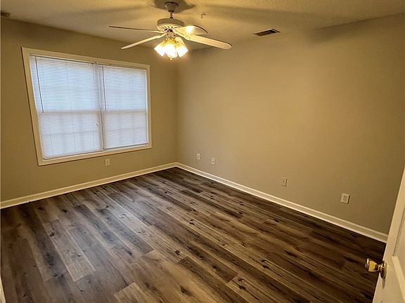 2nd image of 637 Huntington Road #D2