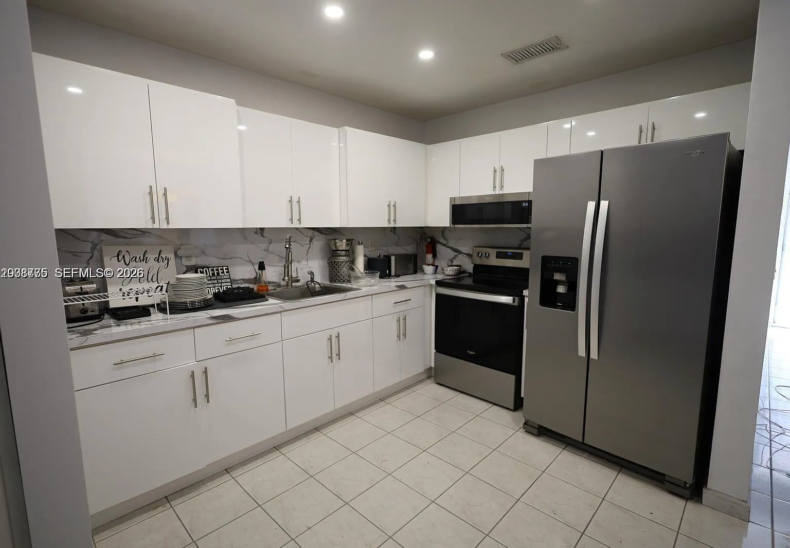 3 bed, 1015 sqft, $2,800 — Photo 2