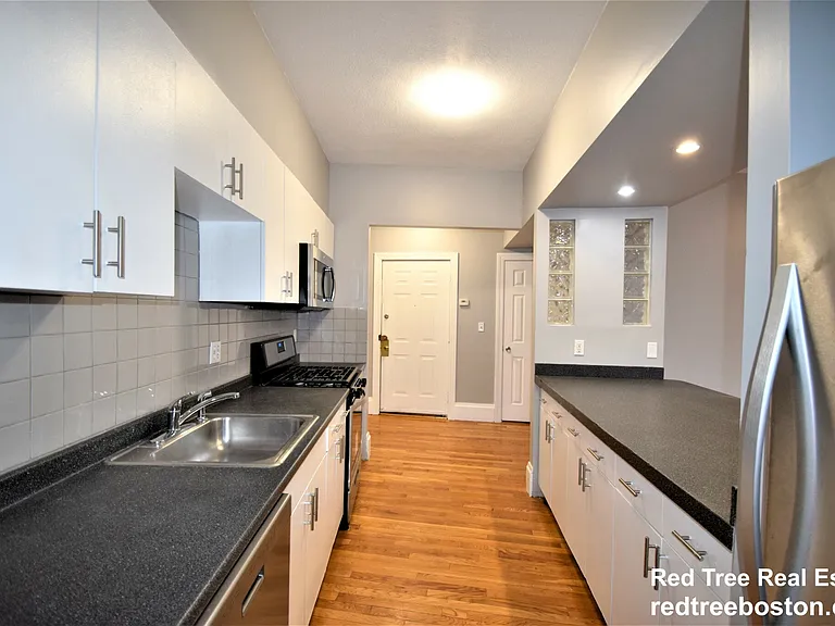 83 Glenville Ave #2 — Photo 2