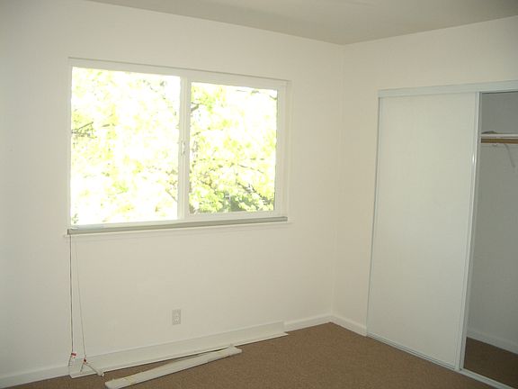 4th image of 1107 Roewill Dr