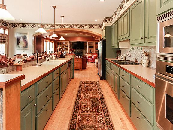 4th image of 2210 Lakefront Dr