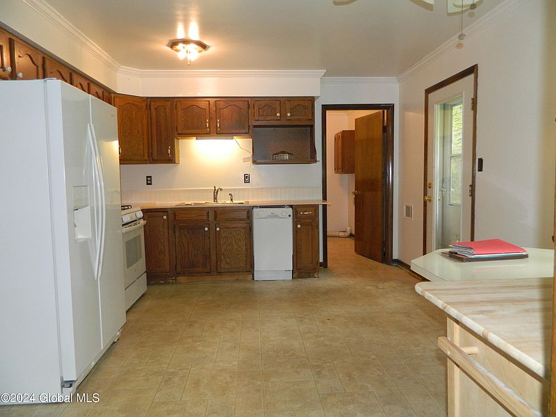 5th image of 823 5th Street