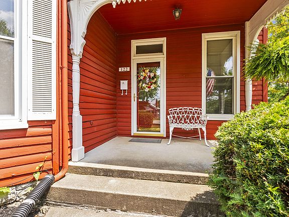 4th image of 122 N Elmarch Ave