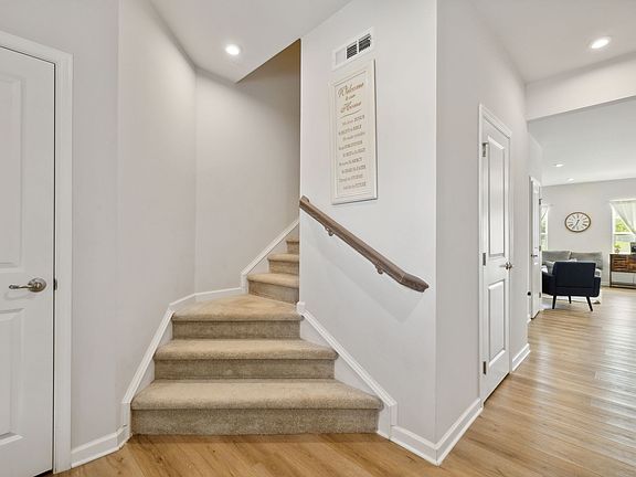 4th image of 110 Primrose Ln