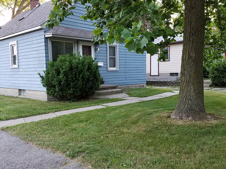 509 N Hagadorn Rd — Photo 3